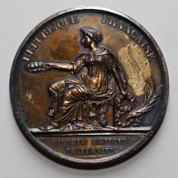 Médaille émise pour Madame Thiers, représentant la République, offerte par la commune d'Issy