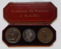 Coffret de trois médailles: 1- Effigie de Louis-Philippe 2- Louis-Philippe et la reine Amélie 3- Médaille avec profil de Paul