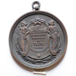 Médaille pendentif offerte par la colonie française de Tagna