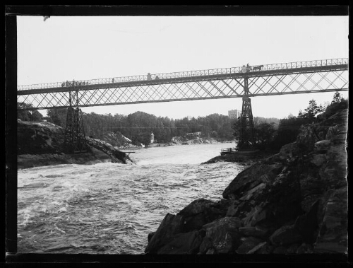 Trollhättan. Pont sur le fleuve, Norvège [sic, pour Suède]