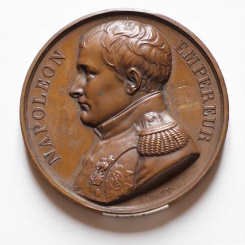 Médaille à l'effigie de Napoléon Ier et représentant au verso le mémorial de Sainte-Hélène