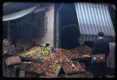 Étal de fruits dans un marché (Budapest ?)
